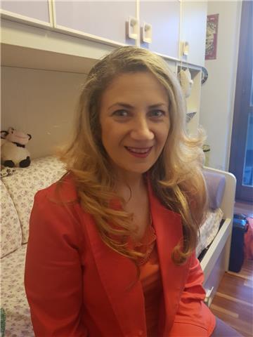 Insegnante bilingue francese offre lezioni via skype : per apprendere facilmente la grammatica e la conversazione per studenti di ogni età. prima lezione di prova gratuita