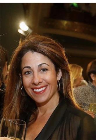 Graduada en derecho, madrelingua italiana, nivel c1 de español, me ofrezco para dar clases particulares de italiano para quien quiera aprender esto idioma tan bonito o para quien quiera mejorar sus conocimientos de italiano. disponibilidad por la mañana y