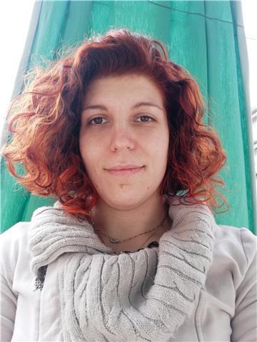 Laureata, impartisce ripetizioni in tutte le materie (medie) e fornisce aiuto compiti (elementari e medie)