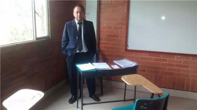 Profesor de matemáticas con alta experiencia en conocimientos en el área para población de primaria y bachillerato