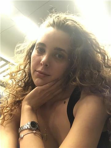 Insegnante laureata in lettere moderne; laureata in storia e filosofia