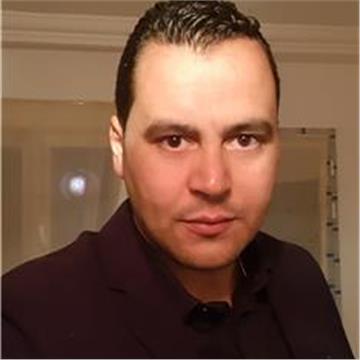 professeur de mérite donne de cours de langue arabe pour tous les niveaux