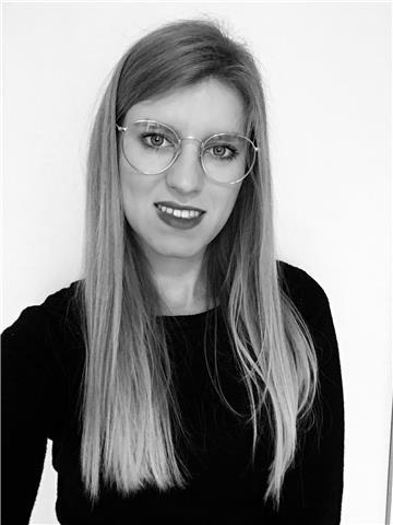 Studentessa universitaria di scienze e tecnologie alimentari