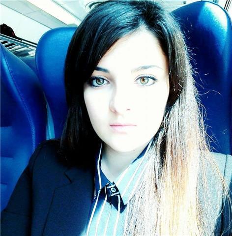 Studentessa offre ripetizioni per scuole elementari e medie