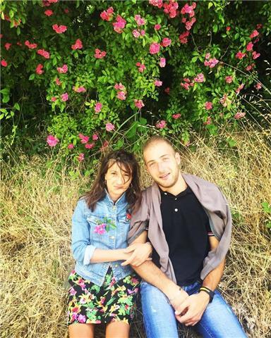 Salve, sono simona gallo mi offro per aiuto compiti scuola elementare e scuola media. molto brava nelle maniere scientifiche ma anche umanistiche, paziente e molto pratica nello spiegare concetti difficili in modo semplice