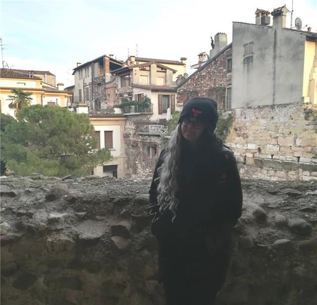 Studentessa indirizzo linguistico ripartisce ripetizioni di inglese (da elementari a medie, superiori da 1ª e 2ª)