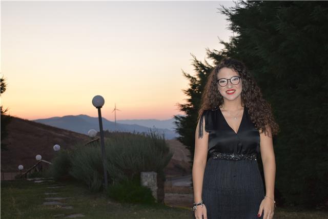 Diplomata Liceo Linguistica e Laureata in Scienze della Comunicazione