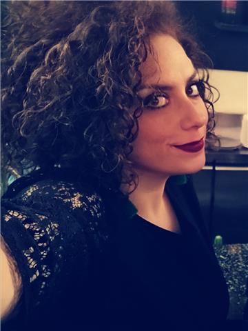 Ingegnere ambientale impartisce lezioni di matematica per alunni di scuola secondaria di i e ii grado