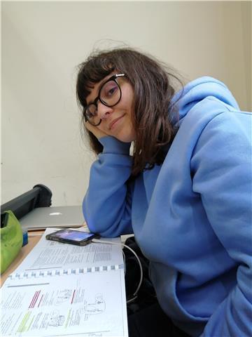 Studentessa di Lingue presso l'Università degli studi di Bari offre lezioni private di inglese (ripetizioni e/o conversazioni, preparazione di esami o verifiche)