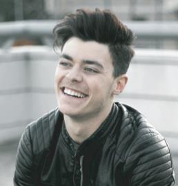 Profesor de diseño da clases a gente joven!