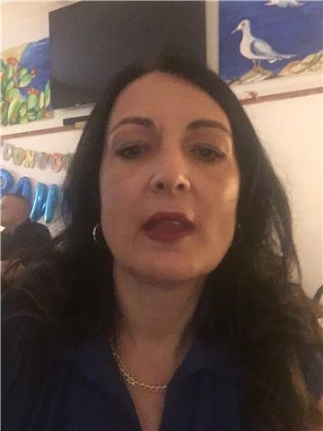 Signora madrelingua francese offre lezioni online