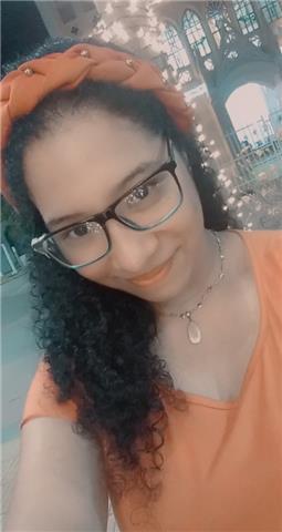 Estudiante de Derecho con énfasis en Inglés. Me considero una persona dinámica, versátil y perseverante, además de reflejar la actitud adecuada a cada reto amo las lenguas y el entender su cultura