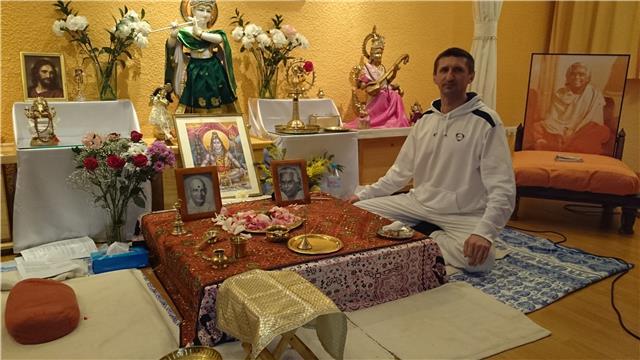 Masajista y profesor de yoga,sanador de terapia Reiki . Ofrezco terapias y clases de yoga individuales. Zona de San Martín de Valdeiglecias y cercanias