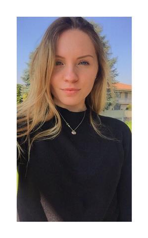 Studentessa del liceo linguistico stefano maria legnani