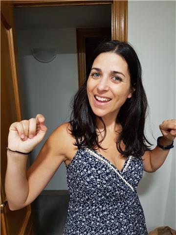 Soy ingeniera industrial con master en formación del profesorado de secundaria, ademas de titulación advance en inglés. doy clases inglés, matemáticas, física y química, castellano a primaria y eso