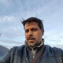 Ingegnere meccanico impartisce lezioni del corso di laurea di ingegneria Meccanica