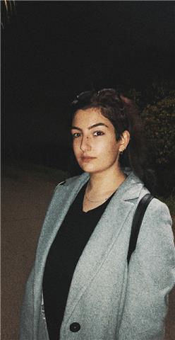 Ragazza bilingue (rumeno-italiano) offre ripetizioni di storia e storia dell'arte dalle elementari alle superiori