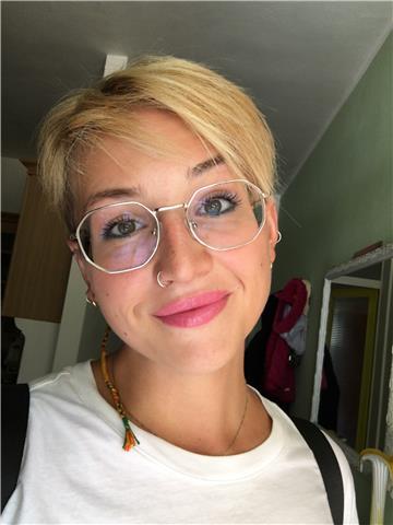 Diplomata al Liceo Scientifico- Linguistico impartisce lezioni di
