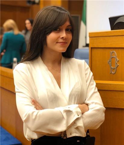 docente universitaria di Inglese specialistico presso l'Università G. D'Annunzio di Chieti e Pescara impartisce lezioni di lingua inglese