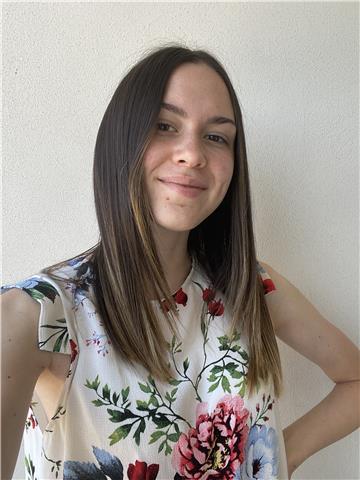 Studentessa Neodiplomata al liceo Linguistico, con valutazione 92/100