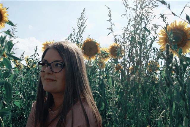 Diplomata al Liceo Linguistico, offre ripetizioni di diverse materie