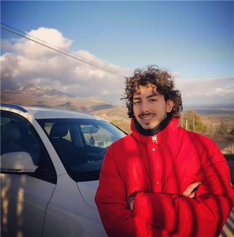 La mia metodologia è variabile, pertanto si sviluppa da studente a studente. principalmente, il metodo classico con cui impartisco lezioni, è strutturato sul consulto del libro di testo per poi aggiungere, le mie conoscenze e informazioni recenti sullo sv