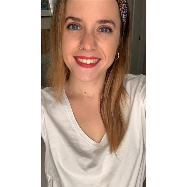 Profesora dinámica, alegre y divertida ofrece clases particulares para repaso en educación primaria o eso ( matemáticas, lengua e inglés) o clases de inglés para adultos