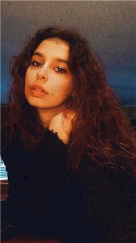 Sono una studentessa universitaria di scienze giuridiche ho 21 anni e mi offro come  insegnate  solo per le materie umanistiche (storia, filosofia, storia dell'arte, italiano)