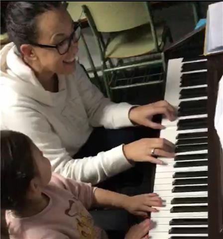 Profesora de música en especialidad de piano y lenguaje musical