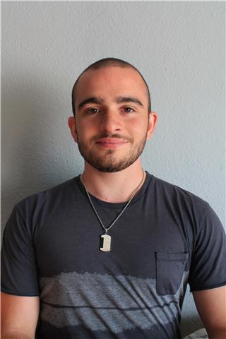 Soy un recién graduado joven y motivado, soy de nacionalidad francesa pero tengo un nivel alto en castellano, he obtenido mi bachillerato científico en francia y desde hace ya dos años estoy estudiando quiropractica en san lorenzo de el escorial