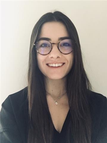 Estudiado bachillerato británico y graduada en el Reino Unido, disponible para dar clases de inglés o Marketing digital
