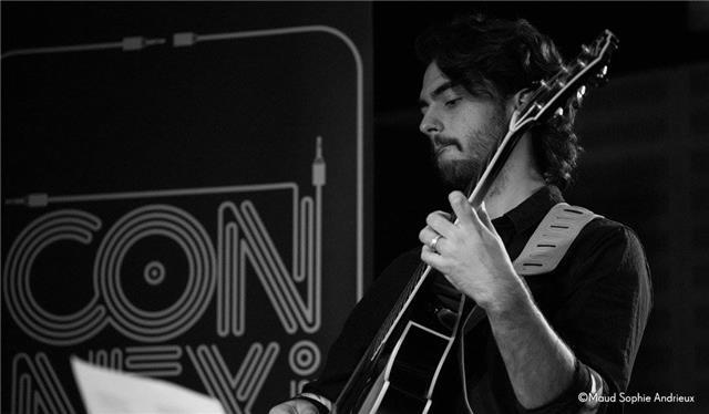 Doy clases particulares de guitarra moderna (jazz, blues, funk, pop, etc) desde principiantes/amateurs y gente de nivel medio/alto