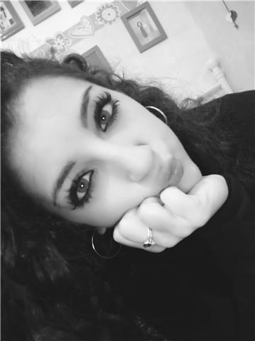 Studentessa di spagnolo, inglese e francese