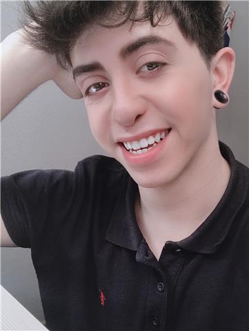 Estudiante de dirección de empresas y economía empresarial, disponible para impartir clases de matemáticas destinadas a alumnos de primaria y secundaria.

me llamo arnau, tengo 21 años y soy de tarragona (cataluña)