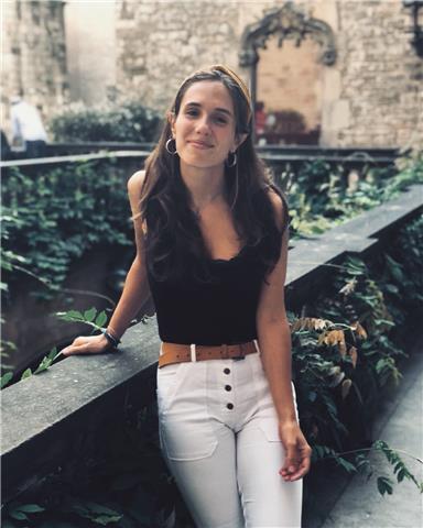 Ofrezco clases particulares de matemáticas a infantes y adolescentes, desde primaria hasta bachillerato. Tengo experiencia con todas las edades