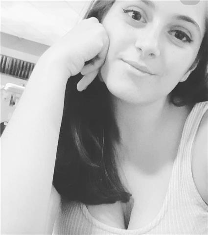 Soy una chica joven, estudiante de la uam del grado finanzas y contabilidad. es un grado bilingüe por lo que tengo nivel alto de inglés ( b2) y podría ayudarles con deberes de inglés y alguna asignatura en inglés. además, a parte de matemáticas, podría ta