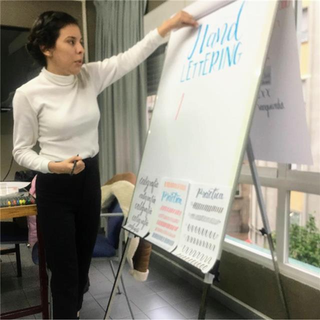 Hola, soy gabriela! profesora de dibujo, pintura, photoshop, archicad. profesional de las artes plásticas. licenciada en arquitectura