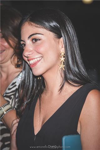 Giovane laureata con il massimo dei voti in Giurisprudenza offre ripetizioni private in presenza ed online in italiano, storia, geografia e scienze ad alunni di scuole elementari e medie