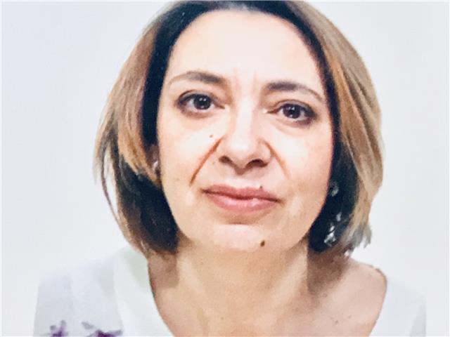 Laureata economia e commercio impartisce lezioni elementari e medie