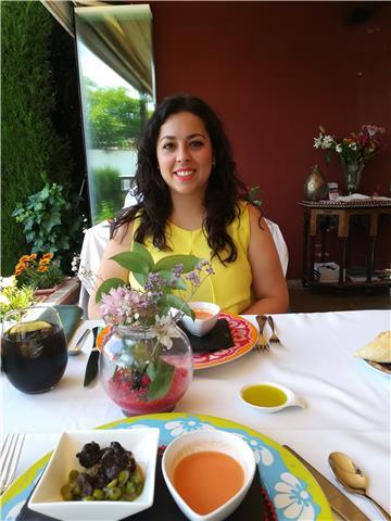 Doy clases particulares a niños de primaria. tengo experiencia de 2 años con muy buenos resultados. muchas ganas de trabajar y disponibilidad horaria