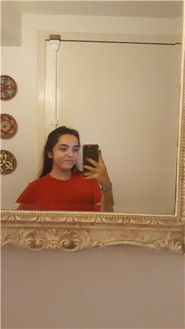 Chica joven y estudiante busca trabajo de profesora de niños a cualquier nivel (primaria o eso) de asignaturas como: catalán, castellano, inglés, medi, ayuda con los deberes y repaso. muy activa y simpática, cariñosa y se me dan bien los niños. por la zon