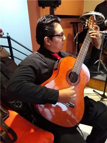 Profesional de la música ofrece sus servicios como profesor de música
