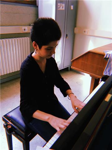 Diplomanda in Conservatorio offre lezioni di musica (pianoforte, solfeggio, vocalità, armonia) da remoto