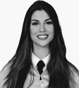 Graduada en geografía e historia, con máster de formación del profesorado en eso, bachillerato y fp. 
nivel de inglés b2.
nivel de francés b1.
curso de ofimática, informática y primeros auxilios