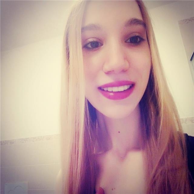 Studentessa frequentante la 4° superiore, indirizzo linguistico offre ripetizioni