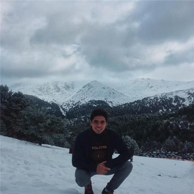 Estudiante de 5° de matematicas y economia se ofrece para dar clases de matematicas de bachillerato