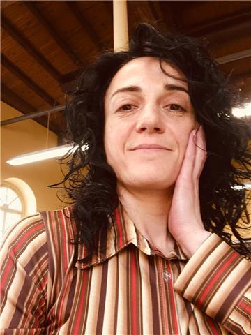 Doy clases de forma presencial y también online. soy bilingüe y me apasiona enseñar