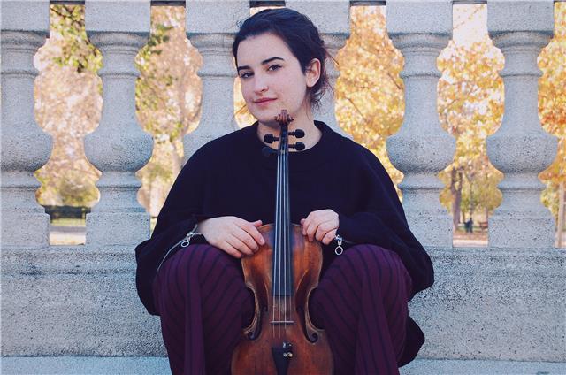 Doy clases de violin a niños o adultos que quieran iniciarse en el instrumento y/o la música. actualmente curso estudios superiores de violin