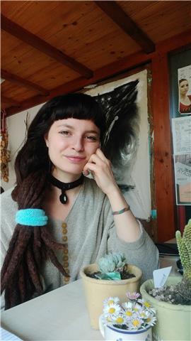 Laureanda d'arte all'inizio del percorso magistrale di terapeutica artistica, offro lezioni di arte e storia dell'arte