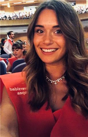 Mi sono laureata in Lingue straniere all’Università di Verona e ho vissuto per quasi 3 anni in Spagna